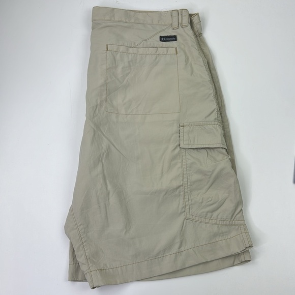 Columbia Men's lightweight beige outdoor hiking fishing shorts - Picture 6 of 11